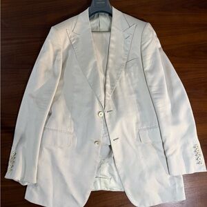 Gucci / Tom Ford Era Men's White /Cream Suit - 100% Silk. Absolutely Incredible!